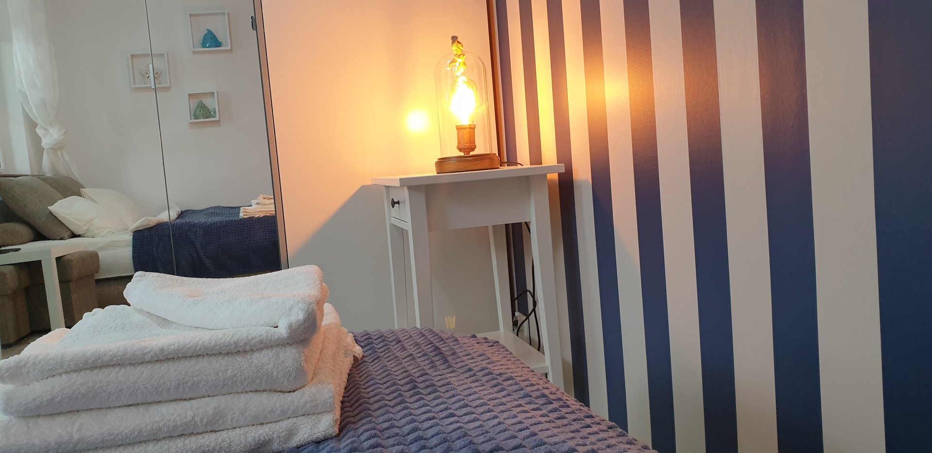 Malutki pokój obok tarasu widokowego i wejścia na plażę (03)