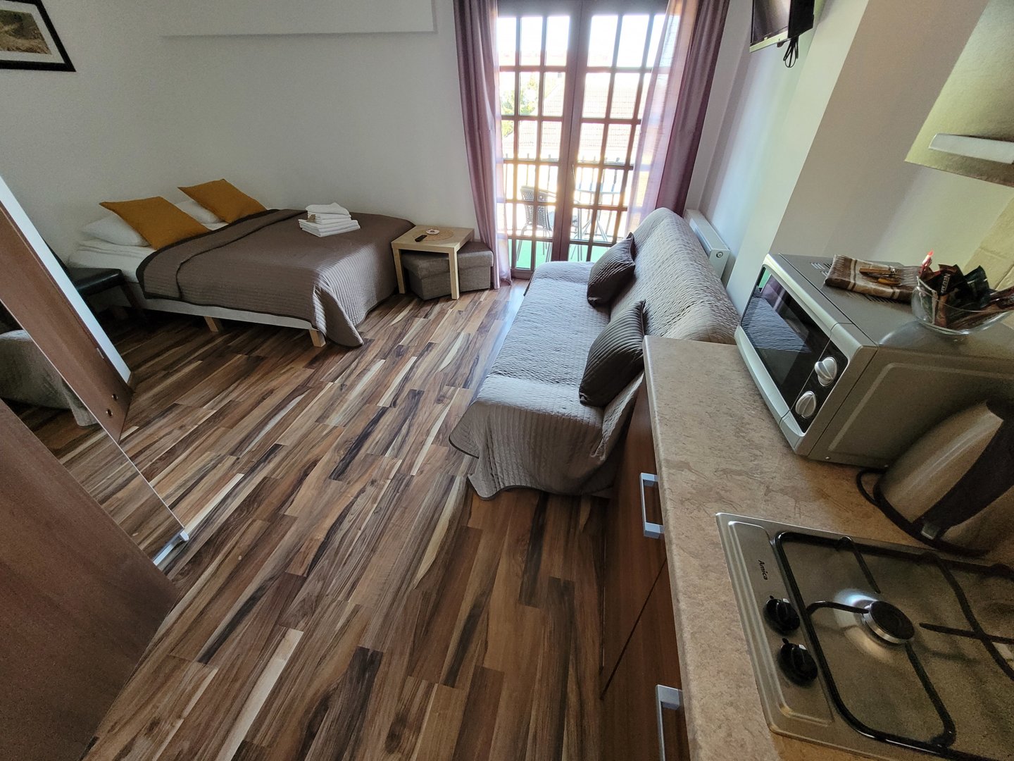 Słoneczne studio z balkonem (11)